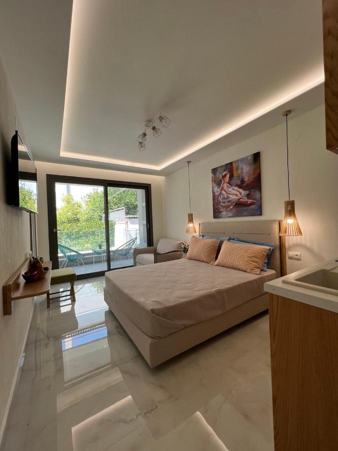 Wide Blue Luxury Boutique Suites Neos Marmaras Exterior foto