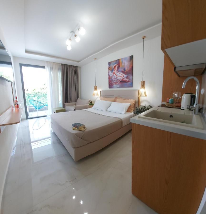 Wide Blue Luxury Boutique Suites Neos Marmaras Exterior foto