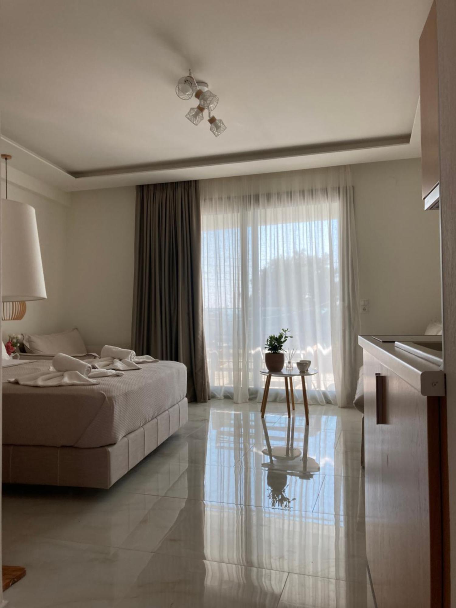 Wide Blue Luxury Boutique Suites Neos Marmaras Exterior foto